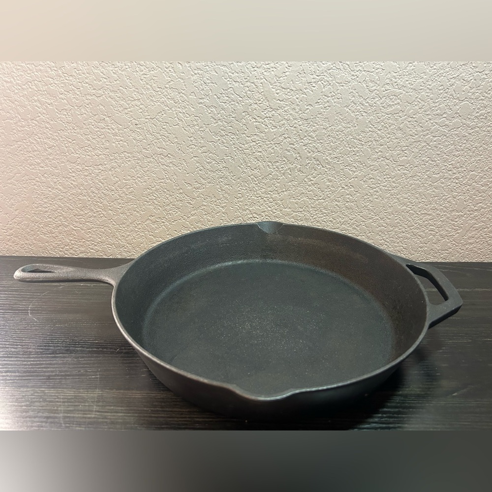 Ozark Trail Cast Iron Skillet 12” With Handle And Lips